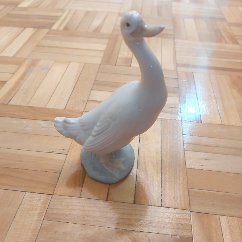 NAO optimistic duck porcelain figure